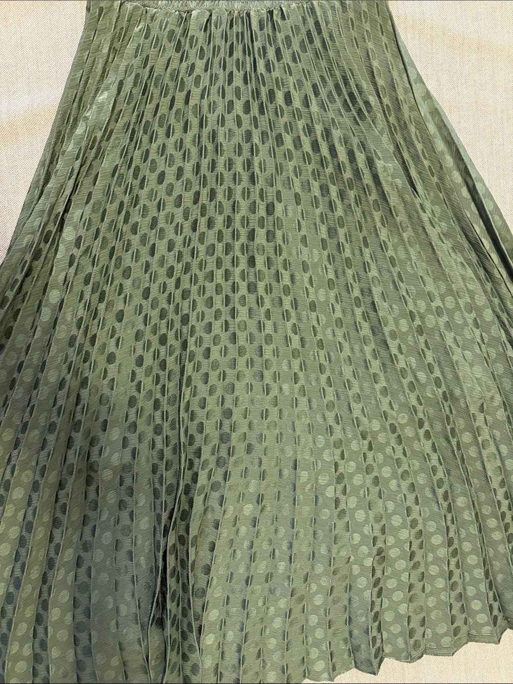 Max Studio Green with dots Pleated Midi Dress with Flutter Sleeves - Picture 3 of 7